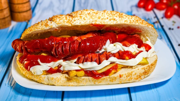 Sandwich MARE cu carnaciori