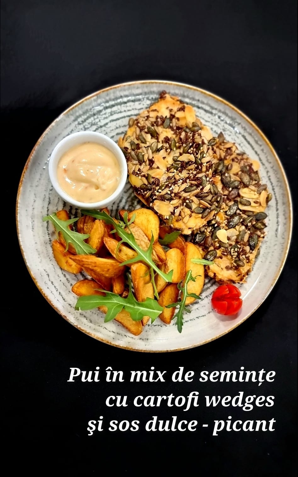 Pui in mix de seminte cu cartofi wedges